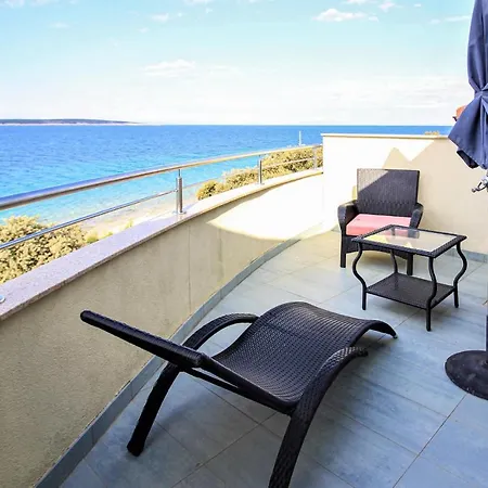 Beach Front In With Wifi * Mandre