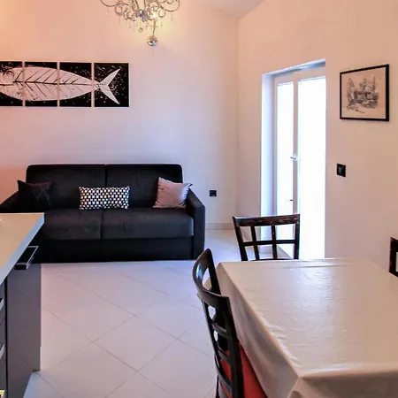 Beach Front In With Wifi Apartment